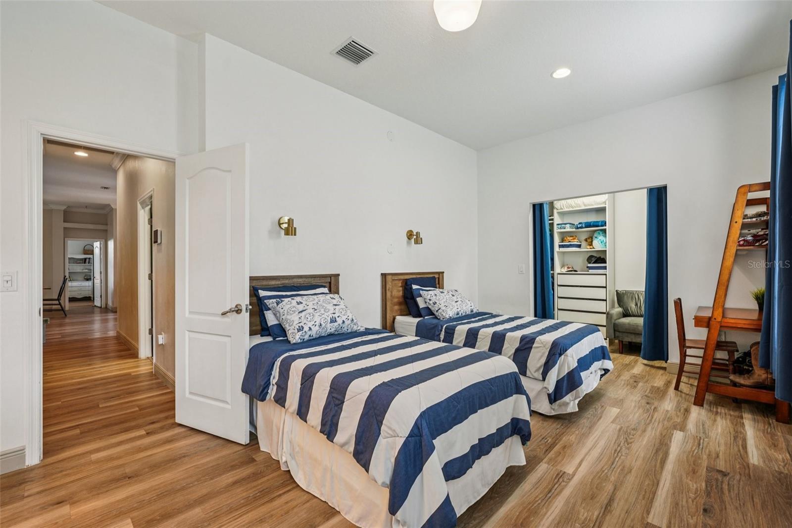 VERANDAH SUB - Residential