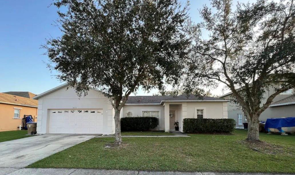 Property located on a quiet neighborhood and close to supermarkets and restaurants. This pool, well-maintained 4 bedrooms and 2 bathrooms offers all appliances included.
The community offers an array of amenities, including a park, playground, and tennis courts, providing plenty of opportunities for outdoor recreation