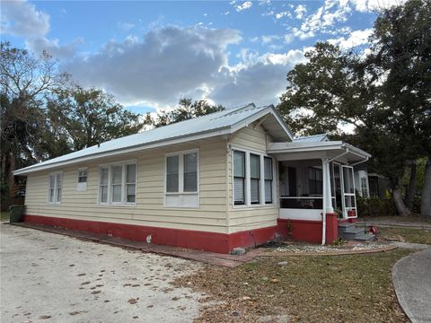 Photo of 514 Avenue C NE, Winter Haven, FL 33881 (MLS # L4958429)
