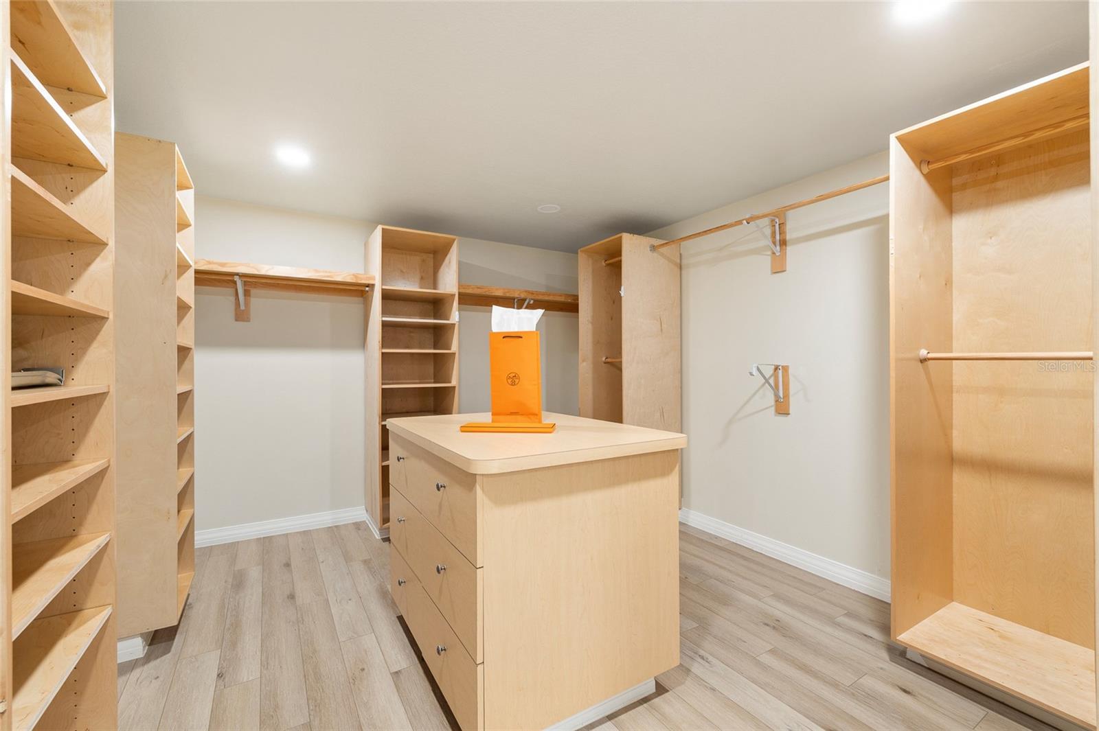 CARROLLWOOD VILLAGE PH 2 VI - Residential