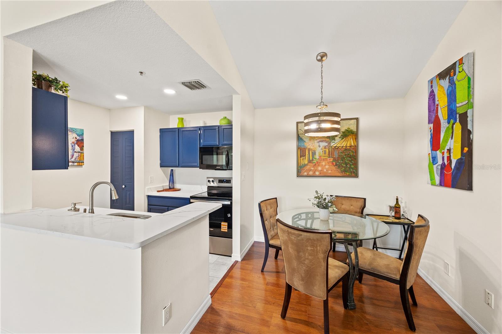 VINTAGE GRAND - Residential