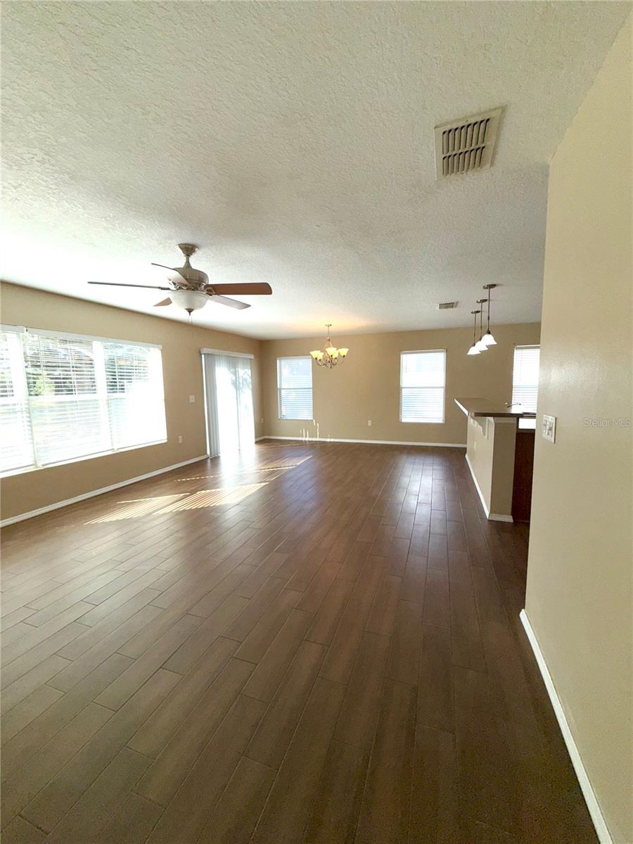 MOUNT DORA LANCASTER AT LOCH LEVEN PH 2A - Residential Lease