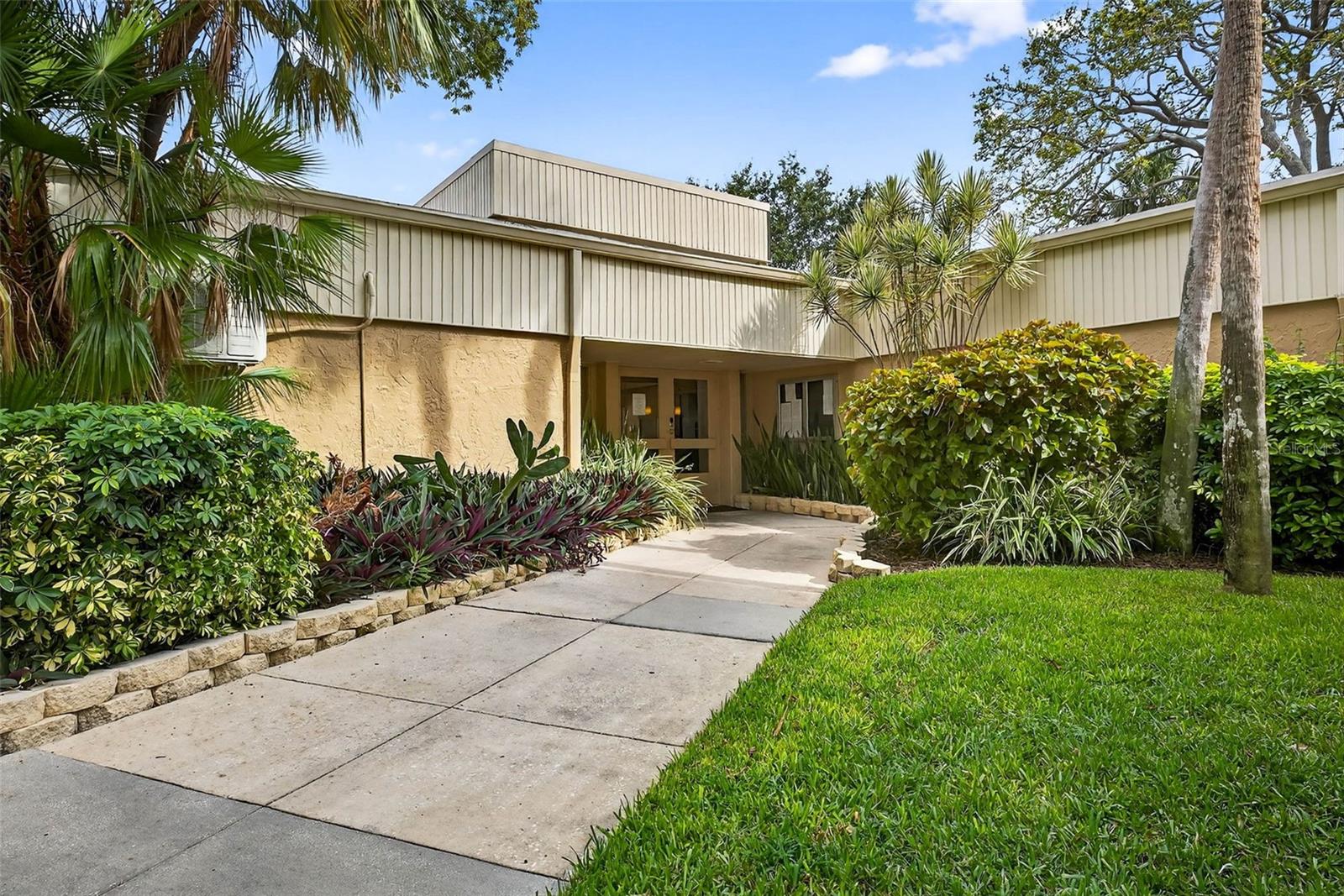 COVE CAY VILLAGE III - Residential