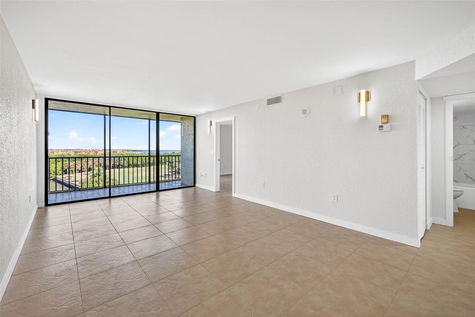 COVE CAY VILLAGE III - Residential