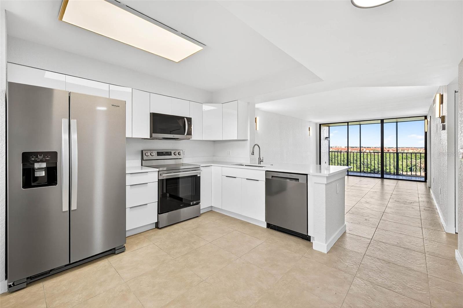 COVE CAY VILLAGE III - Residential