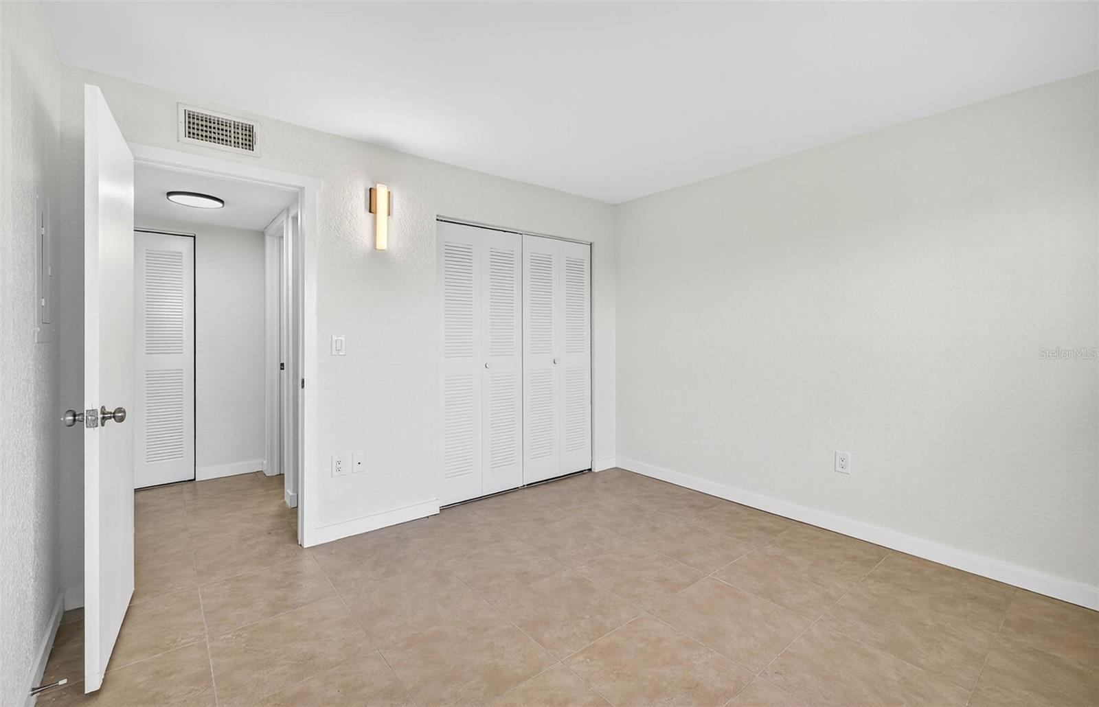 COVE CAY VILLAGE III - Residential