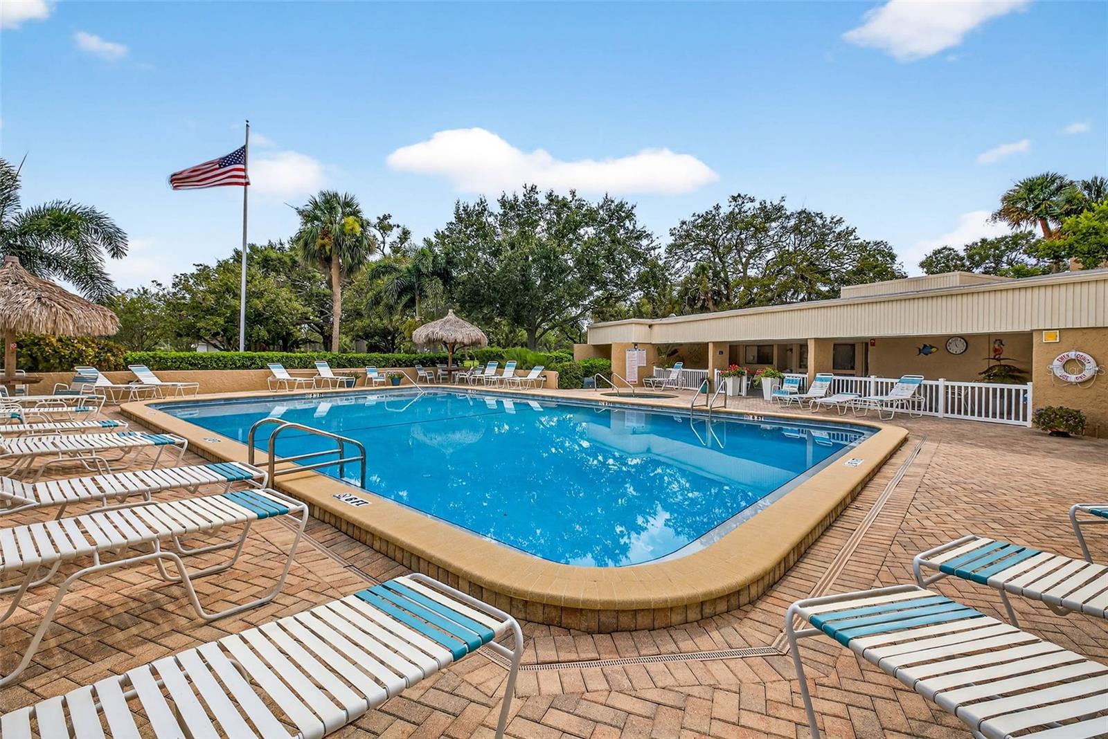 COVE CAY VILLAGE III - Residential