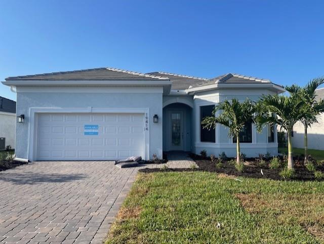 Move into Lakewood Ranch's newest resort style community with 12 pickleball courts including 8 that are covered! Resort style pool, resistance pool, lifestyle director, bar restaurant and more will be yours to enjoy when calling Del Webb Catalina home!