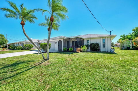 Photo of 432 Edgewood Road, Venice, FL 34293 (MLS # A4710755)