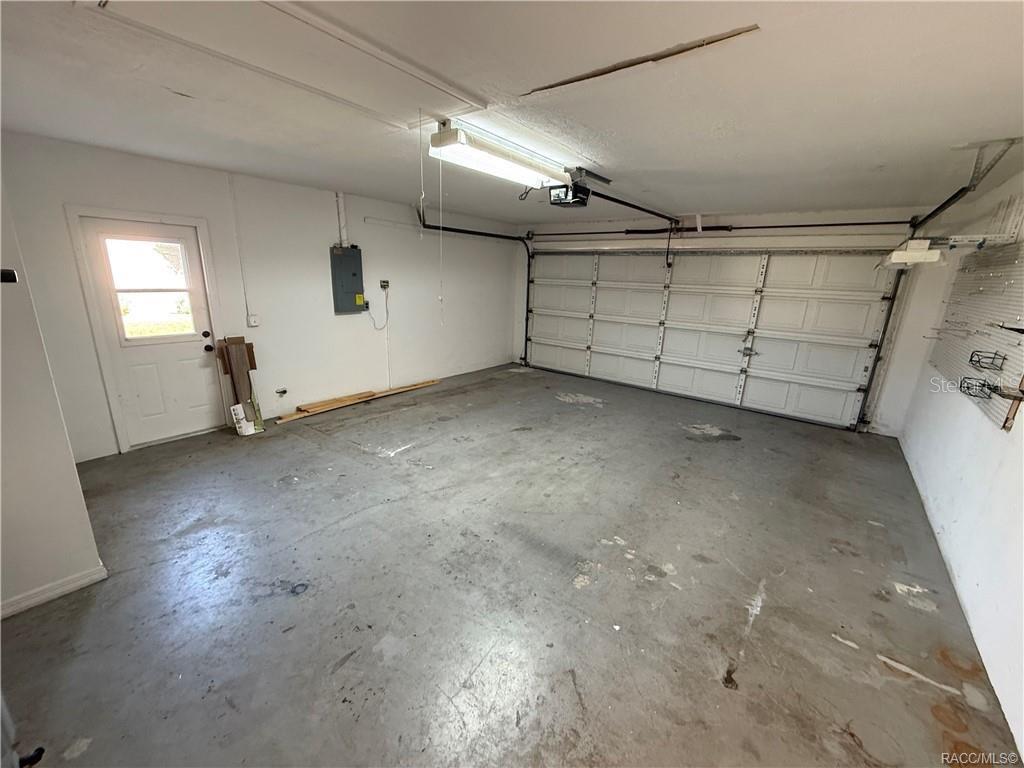 OAKWOOD VILLAGE BEVERLY HILLS PH 01 - Residential