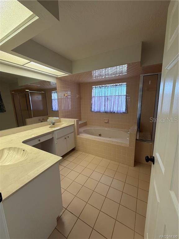 OAKWOOD VILLAGE BEVERLY HILLS PH 01 - Residential