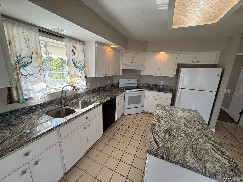 OAKWOOD VILLAGE BEVERLY HILLS PH 01 - Residential