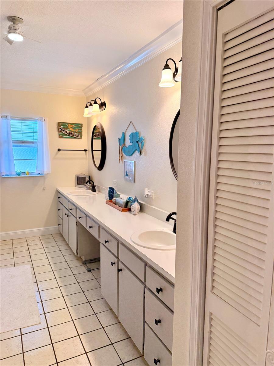 LAKE SIDE TERRACE - Residential