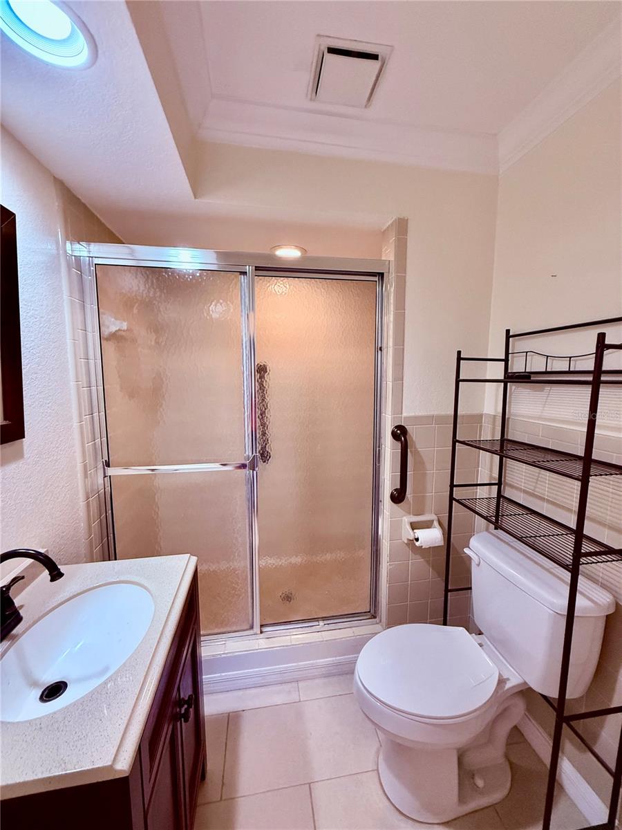 LAKE SIDE TERRACE - Residential