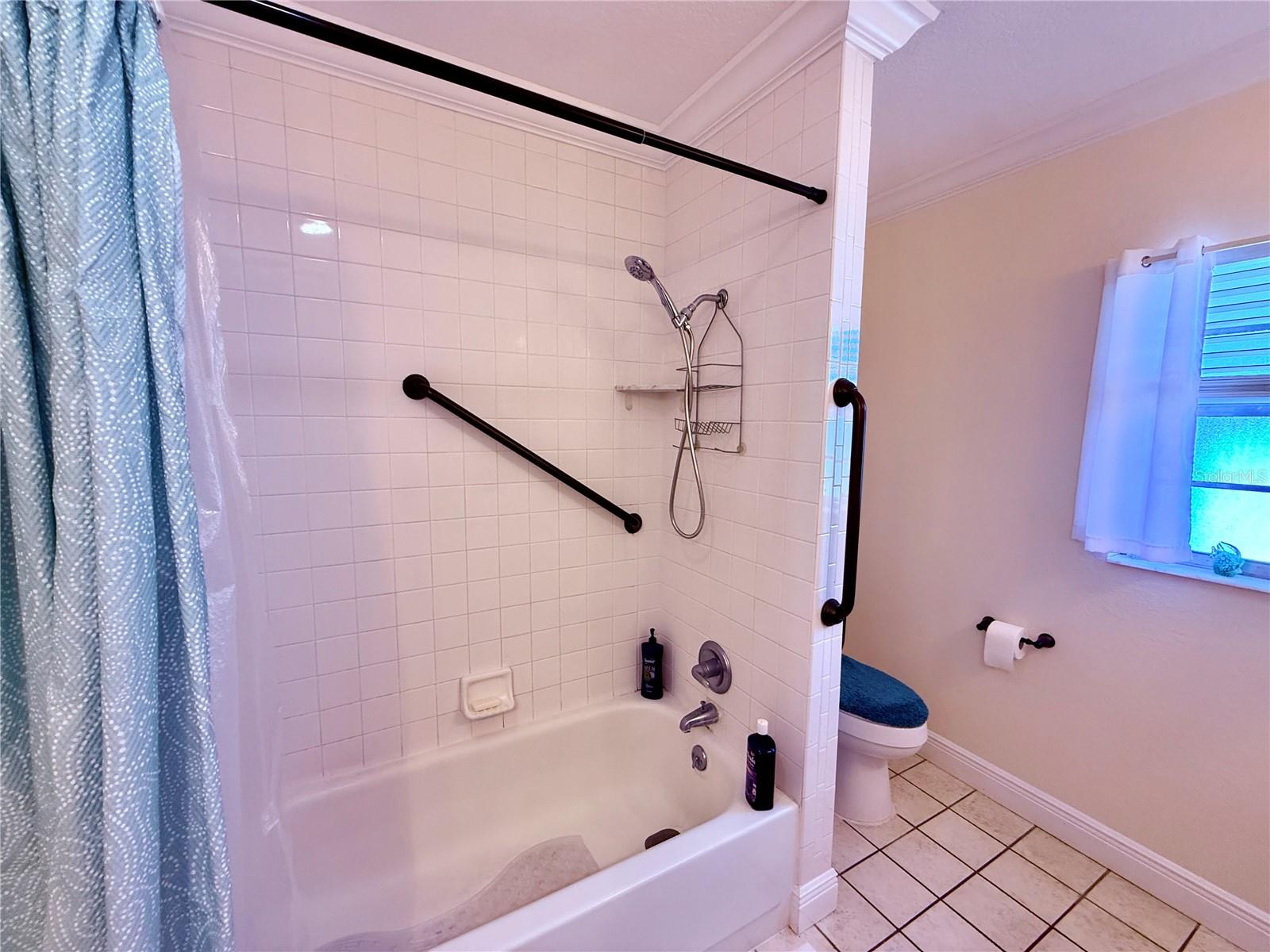 LAKE SIDE TERRACE - Residential