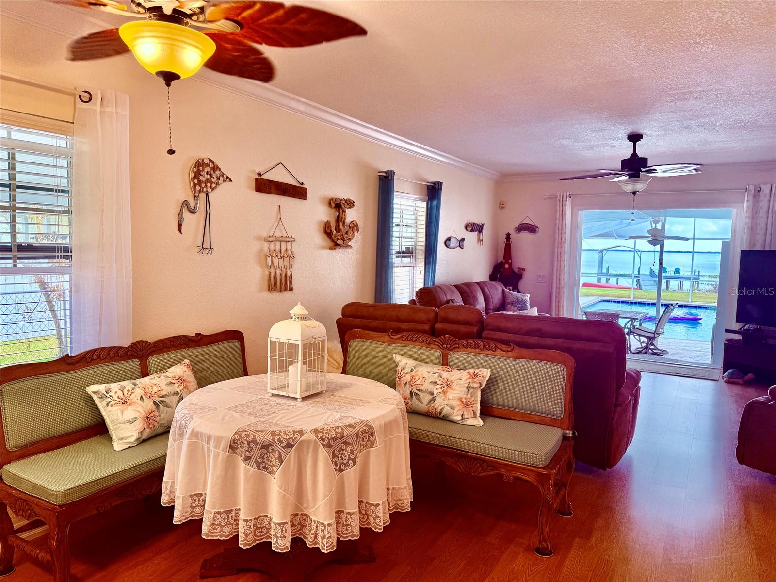 LAKE SIDE TERRACE - Residential