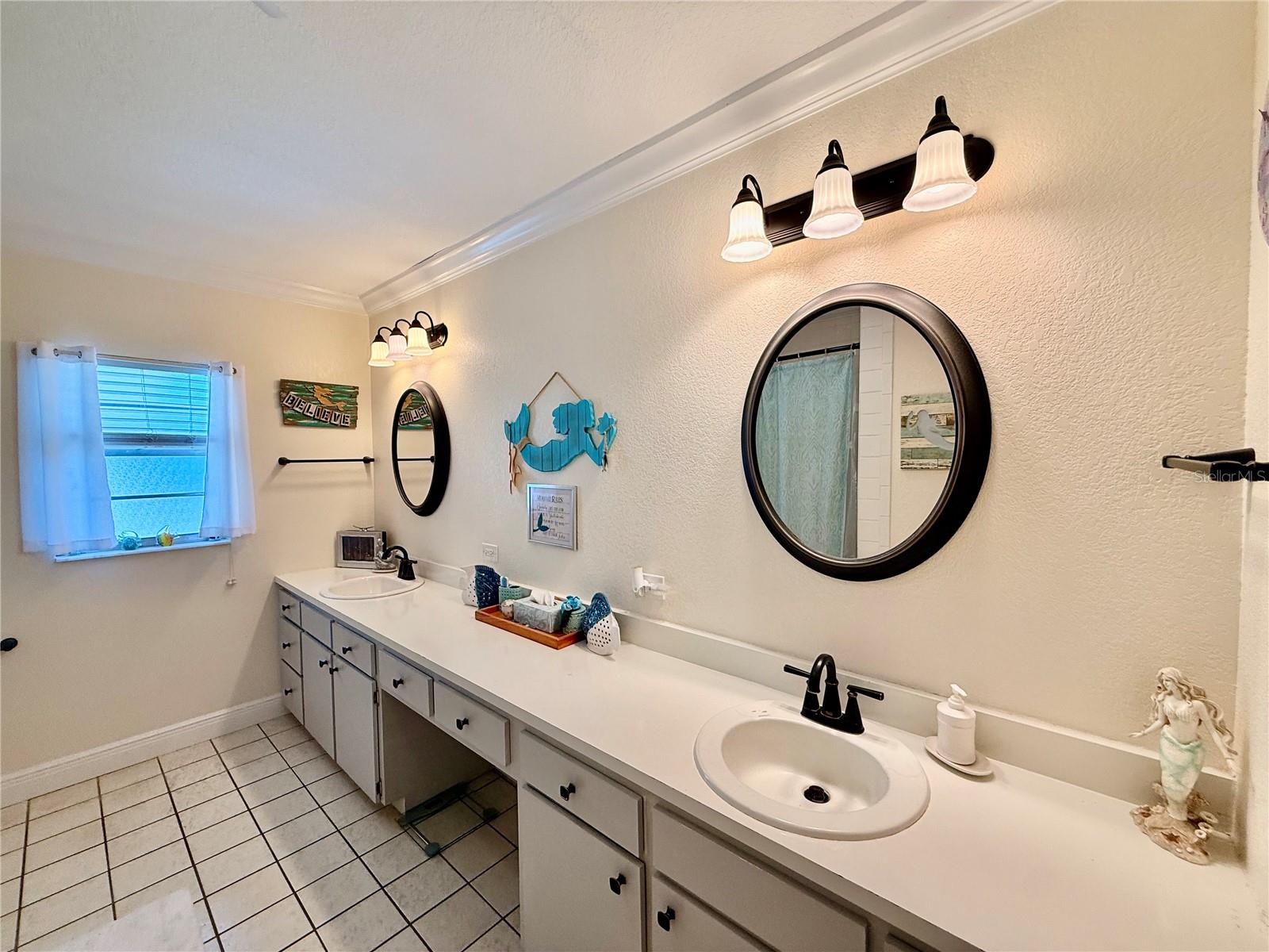 LAKE SIDE TERRACE - Residential