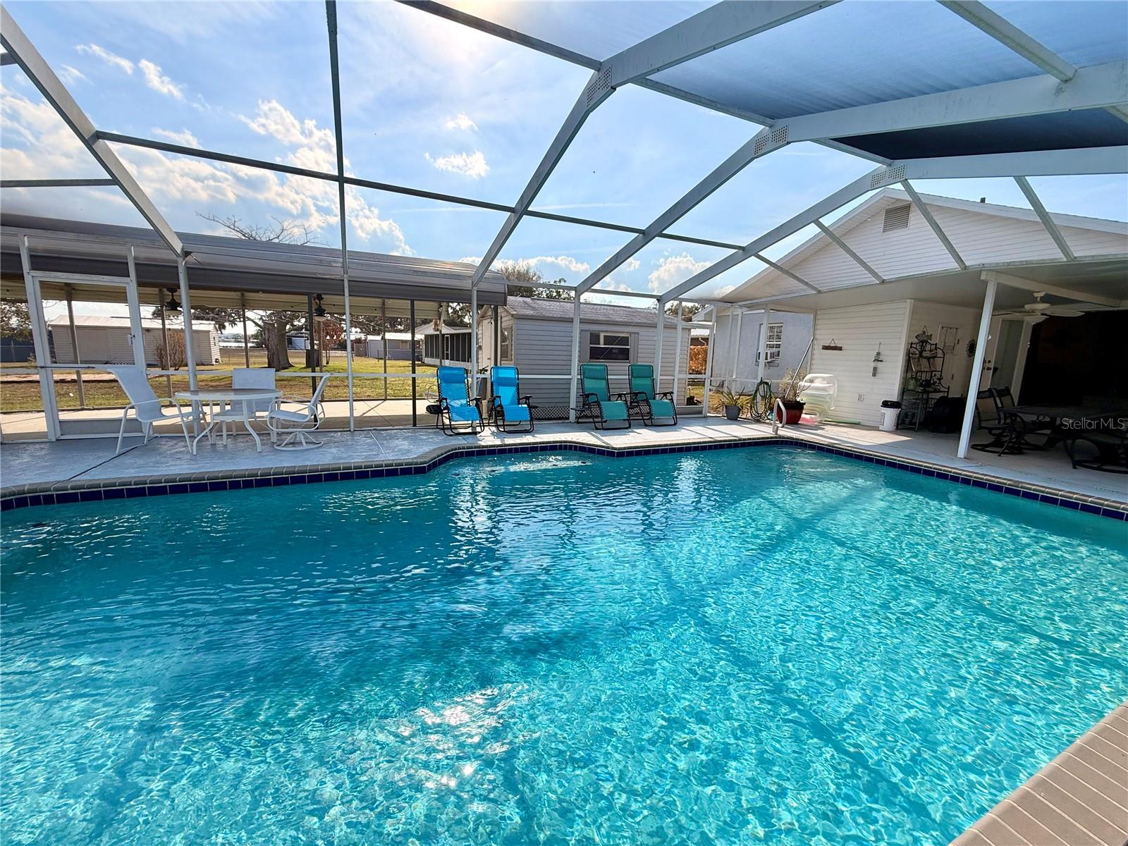 LAKE SIDE TERRACE - Residential