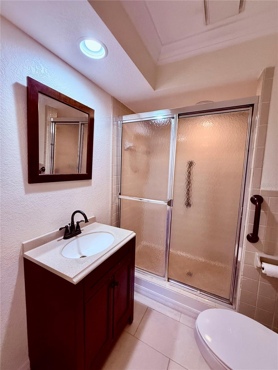 LAKE SIDE TERRACE - Residential