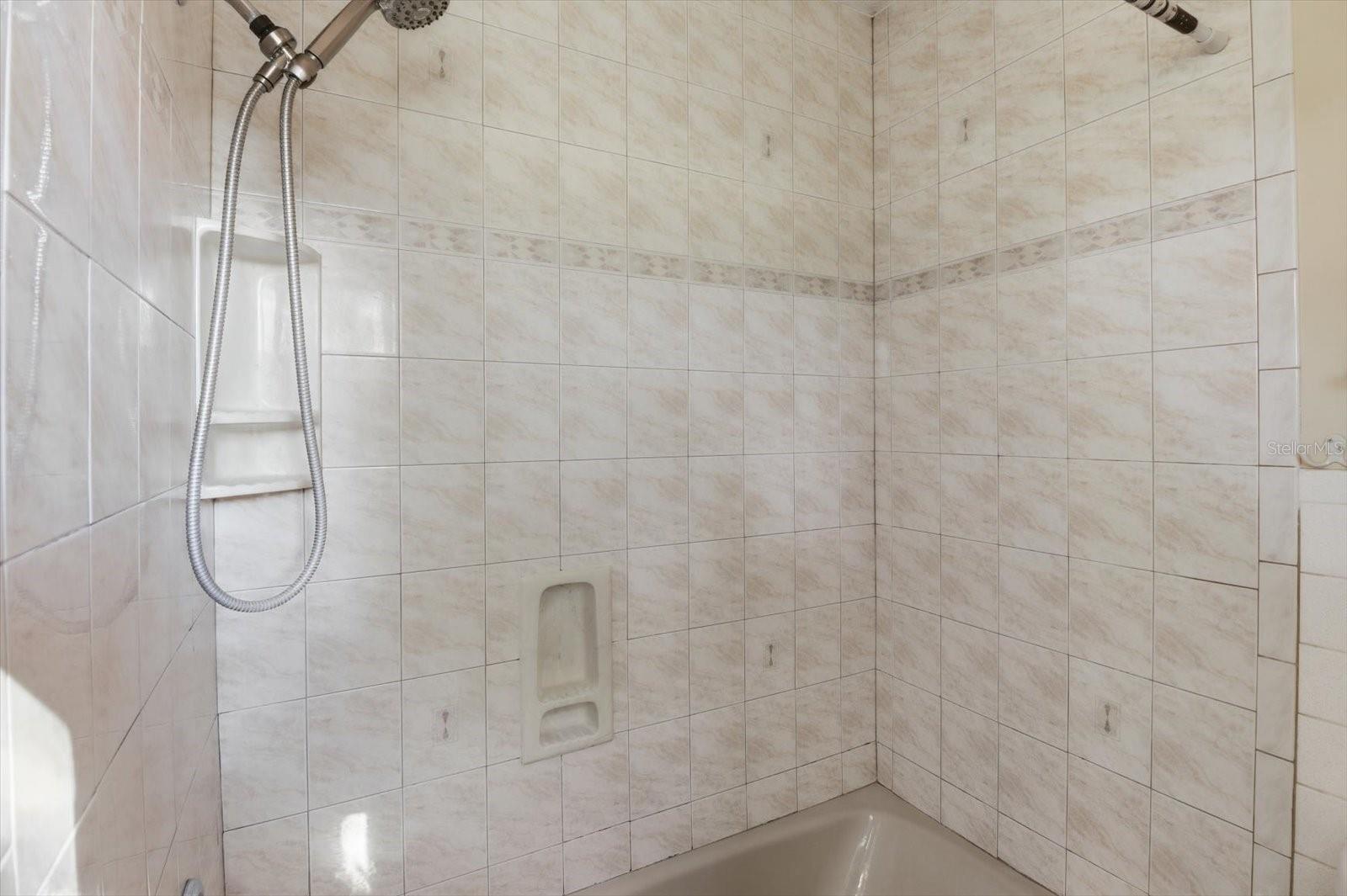 PARADISE COUNTRY CLUB - Residential