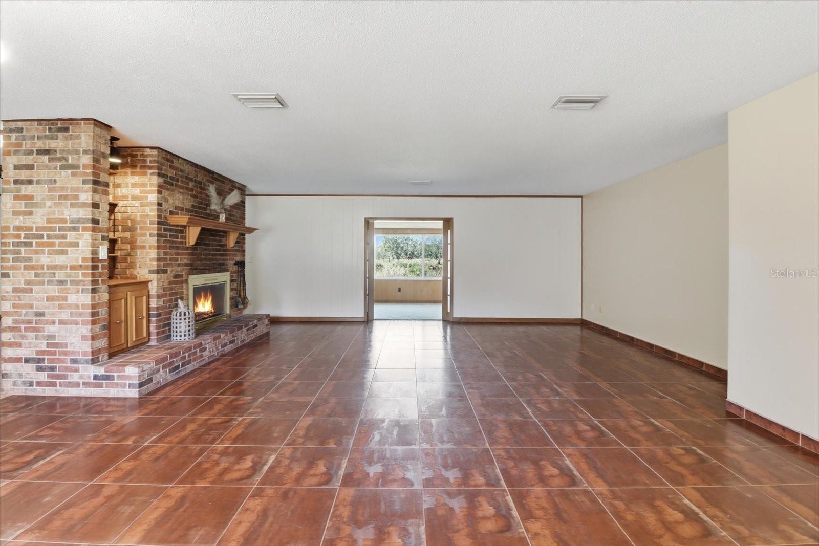 PARADISE COUNTRY CLUB - Residential