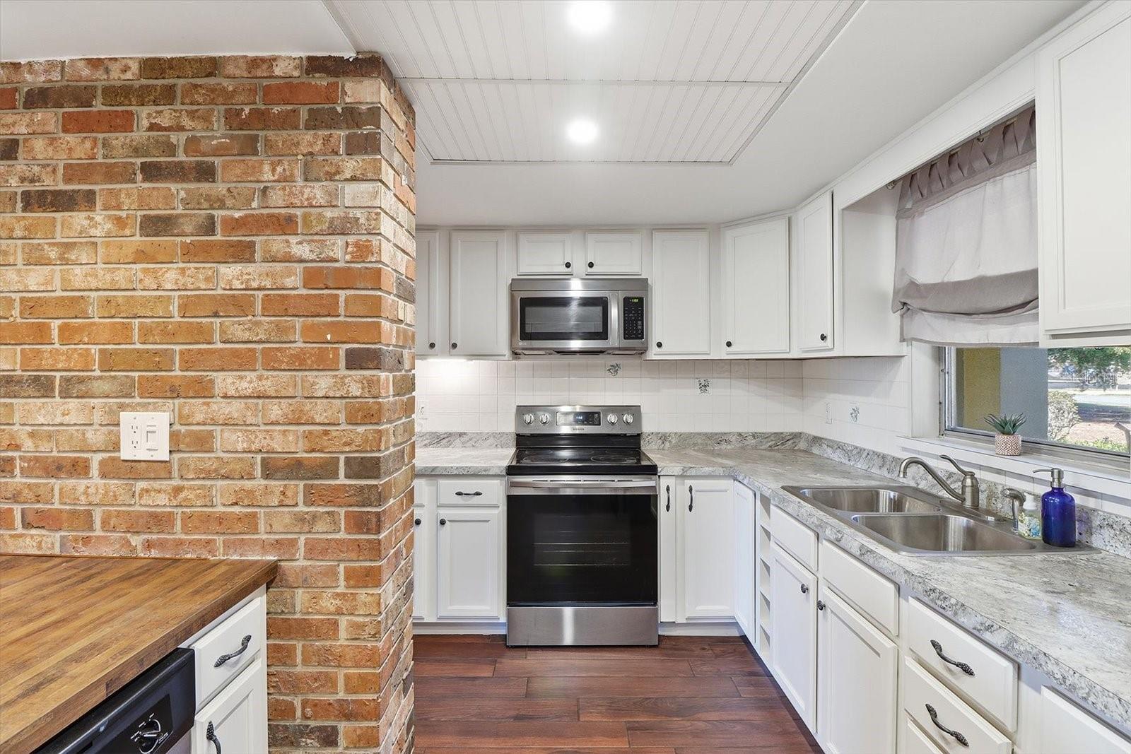 PARADISE COUNTRY CLUB - Residential