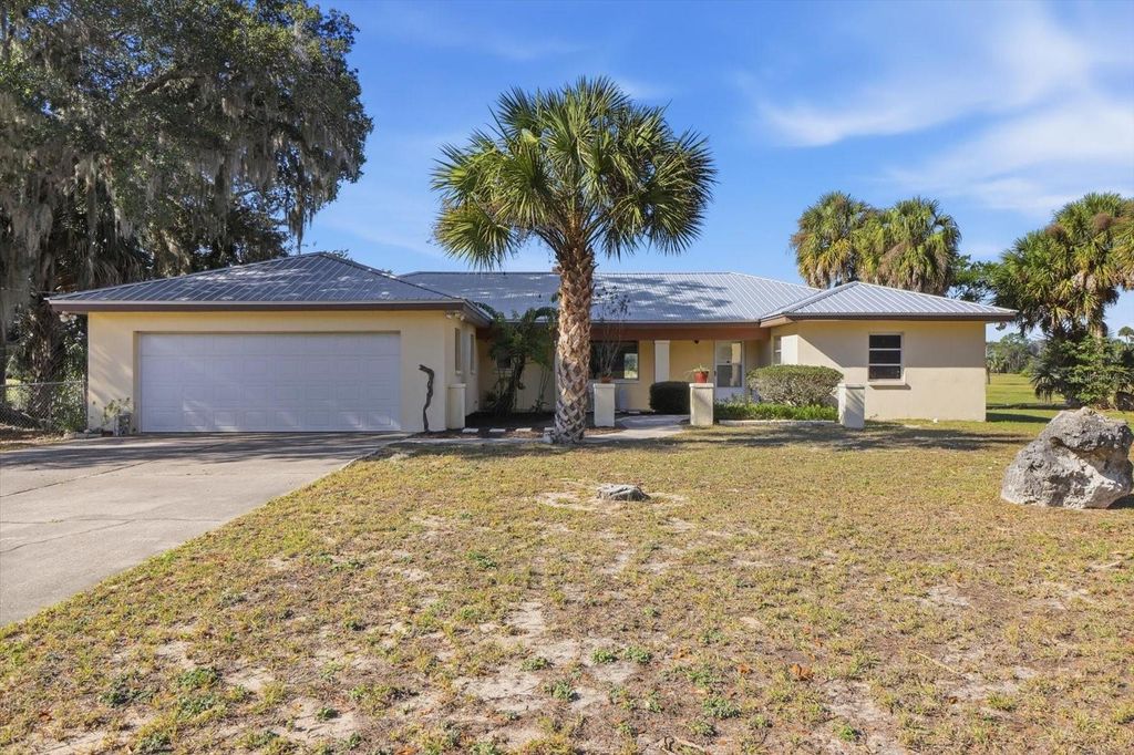 Photo of 870 N Country Club Drive, Crystal River, FL 34429 (MLS # TB8457110)