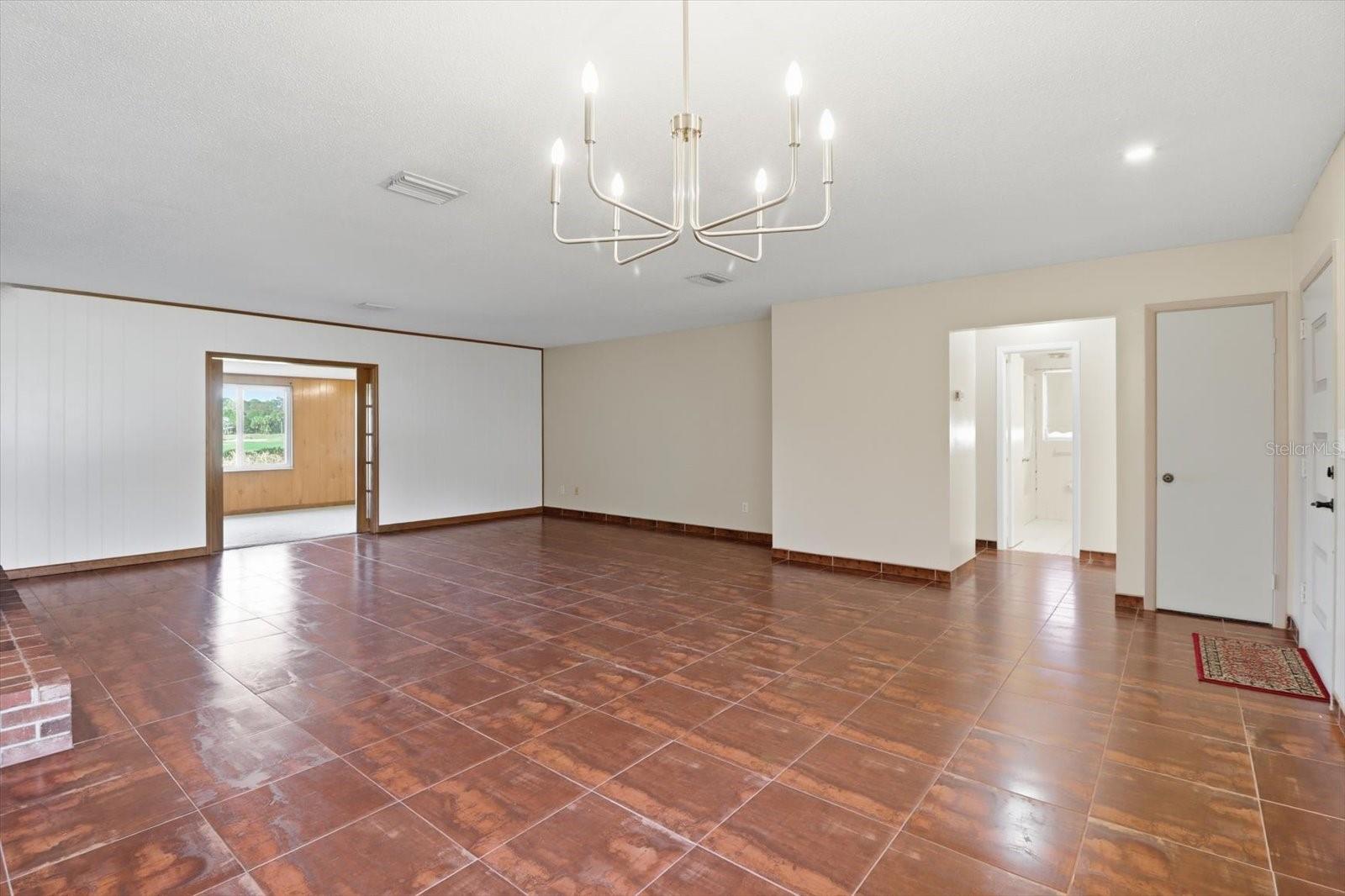 PARADISE COUNTRY CLUB - Residential