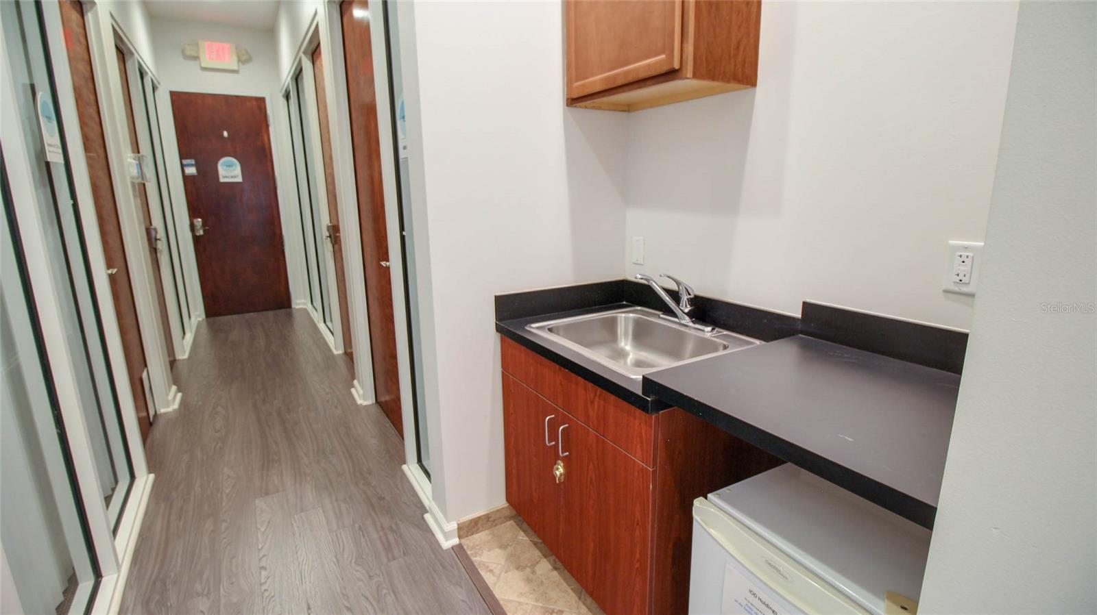 JY I BUSINESS CENTER CONDOMINIUM - Commercial Lease