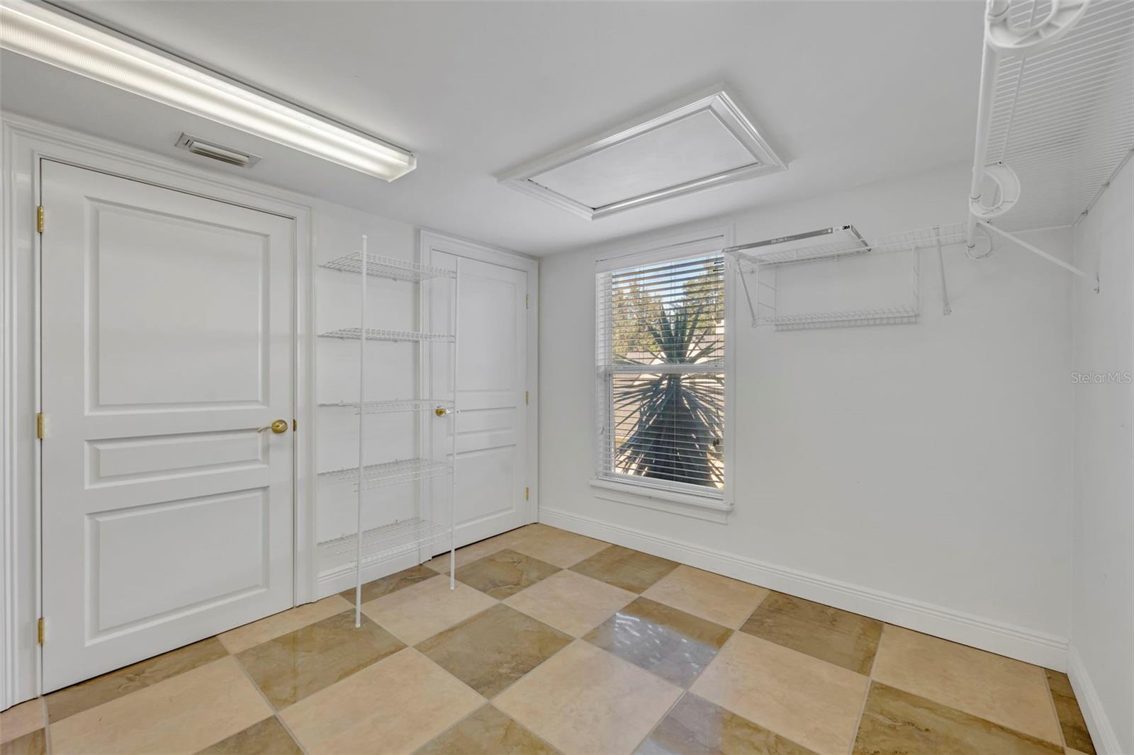 DIXIE TERRACE - Residential Lease