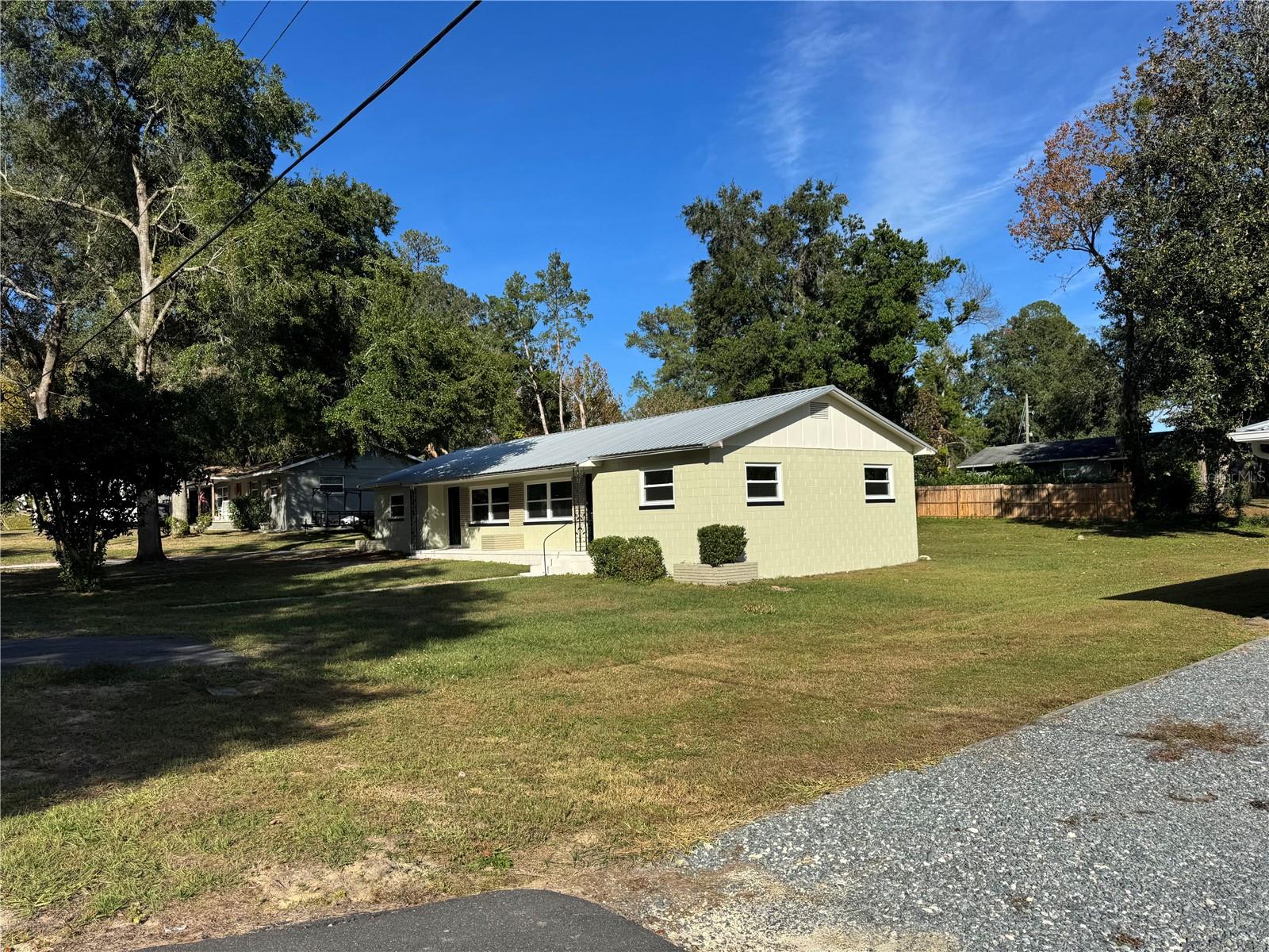 HILLTOP MANOR - Residential