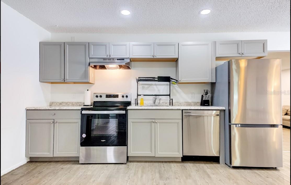 COLONIAL TERRACE - Residential