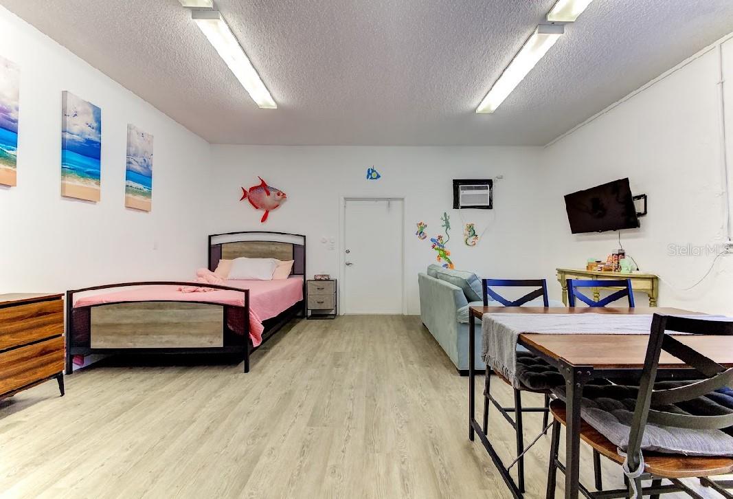 COLONIAL TERRACE - Residential