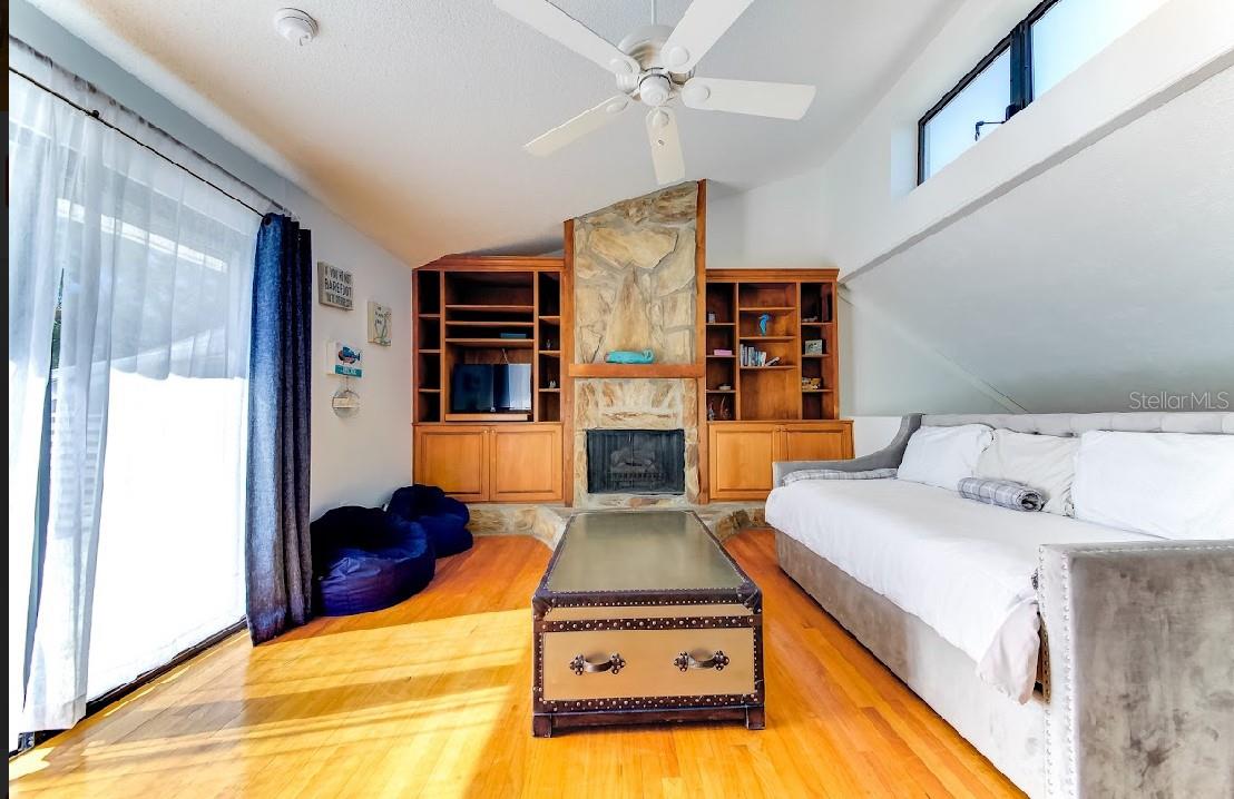 COLONIAL TERRACE - Residential