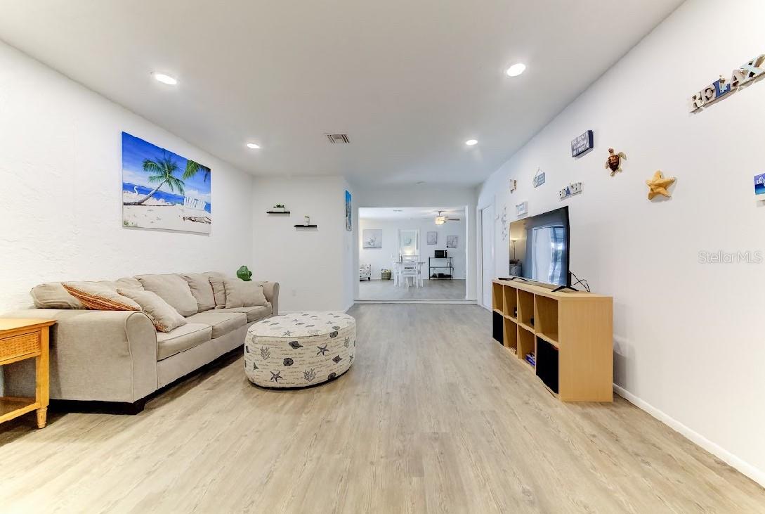 COLONIAL TERRACE - Residential