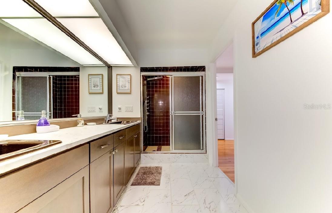 COLONIAL TERRACE - Residential