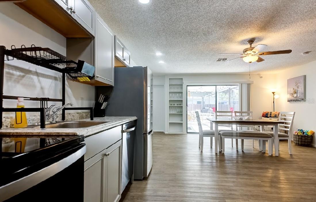 COLONIAL TERRACE - Residential