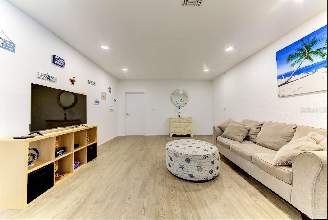 COLONIAL TERRACE - Residential