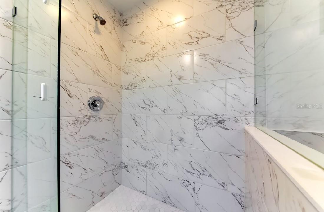 COLONIAL TERRACE - Residential