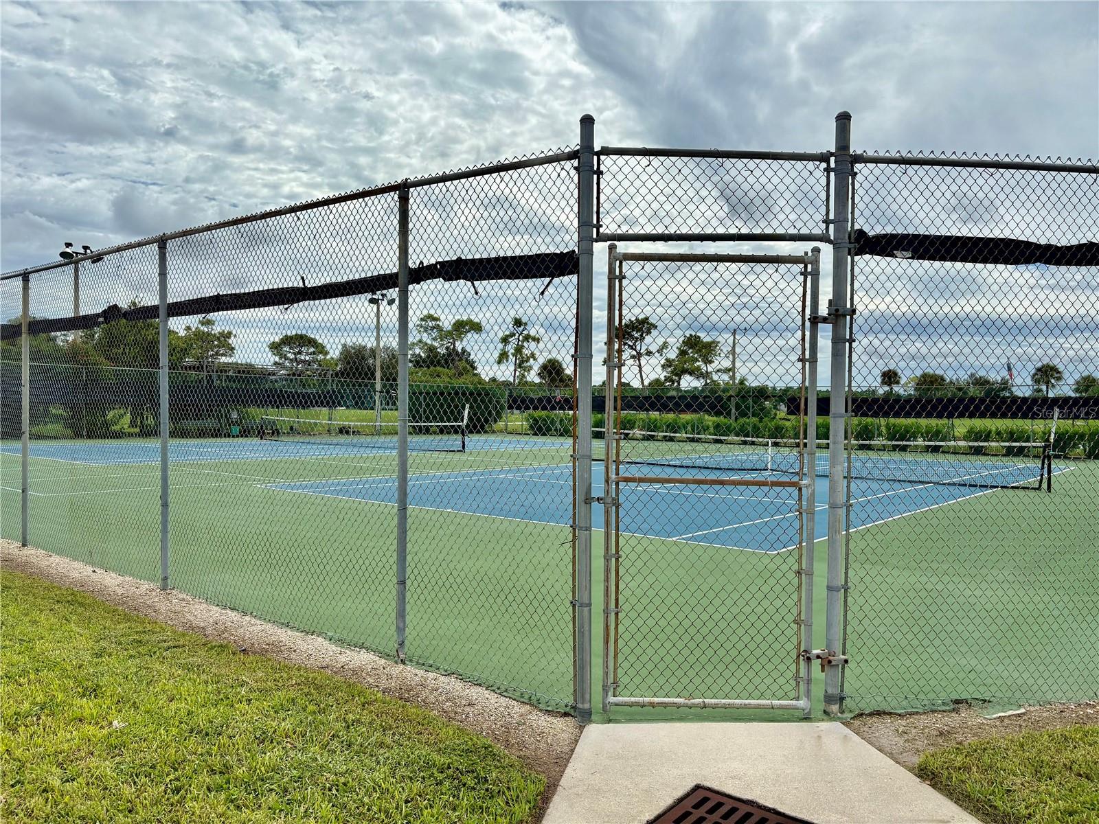 6 LAKES COUNTRY CLUB CO-OP - Residential