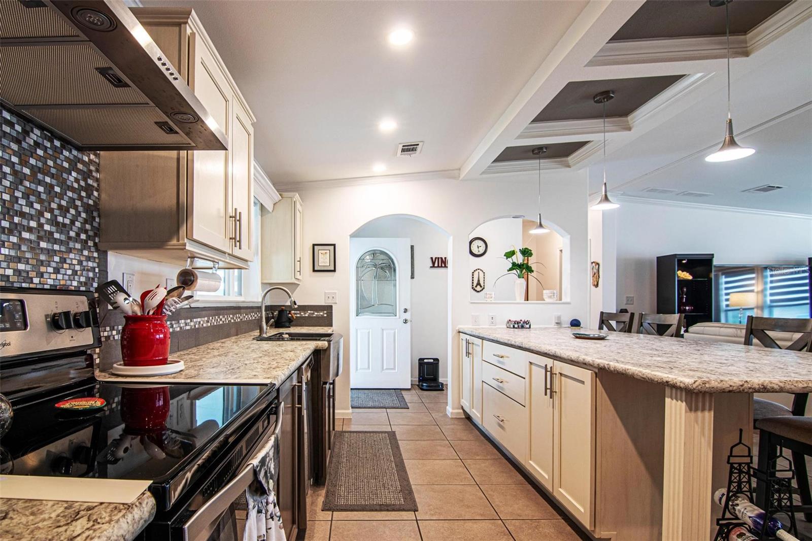 6 LAKES COUNTRY CLUB CO-OP - Residential