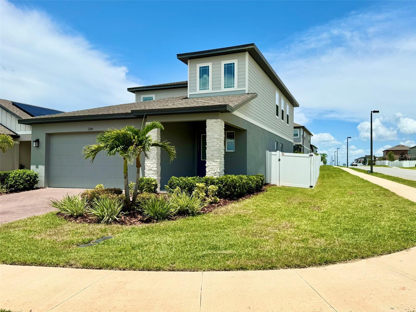 This stunning 4-bedroom, 2.5-bath home with 2,082 sqft offers modern style, open spaces, and exceptional quality in the growing Villages/Minneola Hills community. Built in 2023, it features block construction, a tile roof, and energy-efficient systems, providing both durability and low maintenance.
The open floor plan seamlessly connects the living, dining, and kitchen areas, perfect for entertaining. The main-floor owner’s suite is a private retreat with a spacious bathroom and walk-in closet. The modern kitchen includes stainless steel appliances, quartz countertops, and plenty of storage. Upstairs, you’ll find versatile bedrooms ideal for a home office or playroom.
Enjoy a 6,124 sqft lot with a backyard designed for gardening, relaxing, or weekend barbecues. The community offers walking trails, a pool, parks, and easy access to schools, highways, and Clermont’s amenities.
Schedule a tour today and discover why Minneola is the perfect place to call home!
Buyer and buyer agent are responsible to verify all the information.