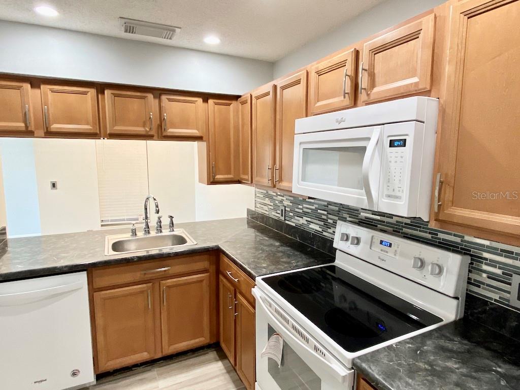 DEL REY CONDO PH 03-05 - Residential Lease