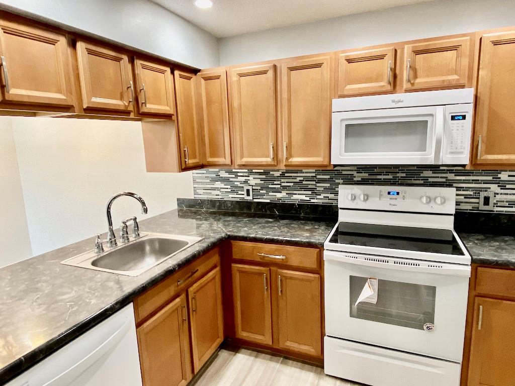 DEL REY CONDO PH 03-05 - Residential Lease