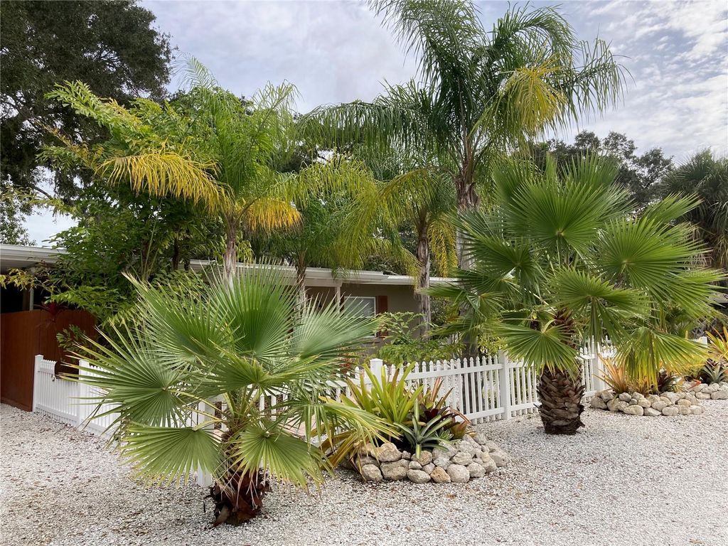 Photo of 1415 S School Avenue, Sarasota, FL 34239 (MLS # A4687920)