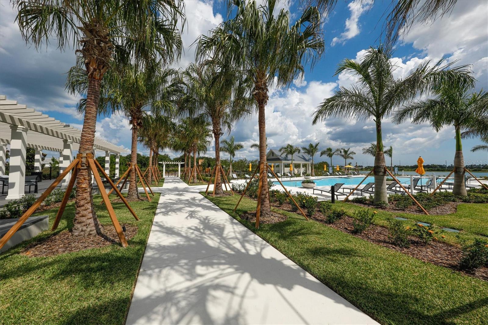 LAKEHOUSE COVE/WATERSIDE PHS 5 - Residential Lease