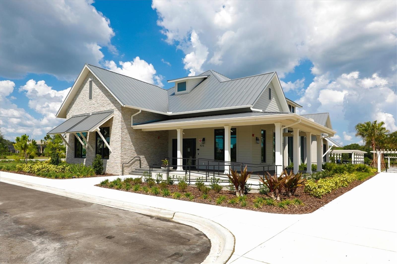 LAKEHOUSE COVE/WATERSIDE PHS 5 - Residential Lease