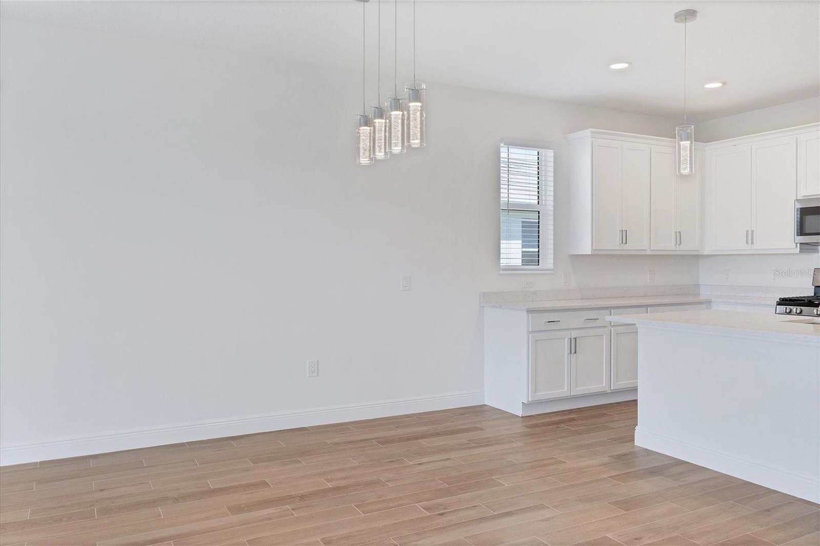 LAKEHOUSE COVE/WATERSIDE PHS 5 - Residential Lease