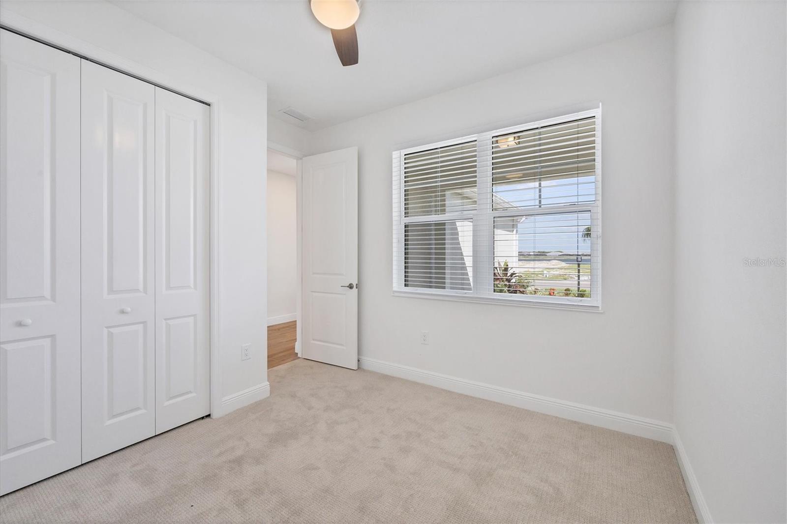 LAKEHOUSE COVE/WATERSIDE PHS 5 - Residential Lease