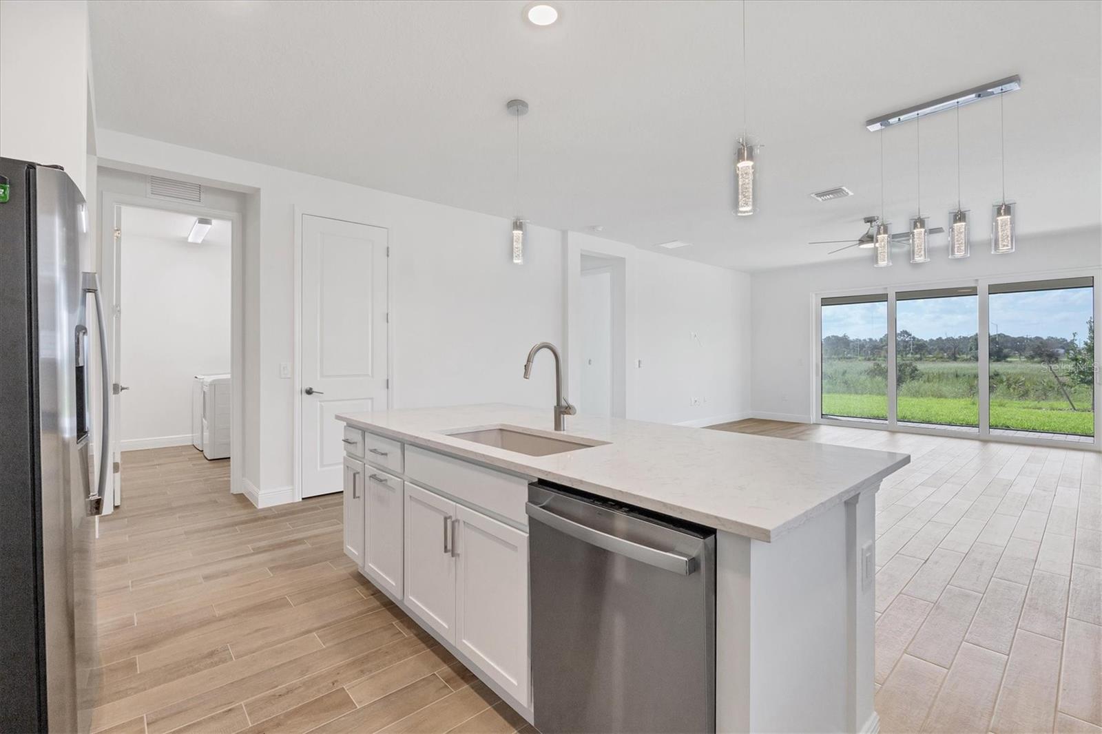 LAKEHOUSE COVE/WATERSIDE PHS 5 - Residential Lease